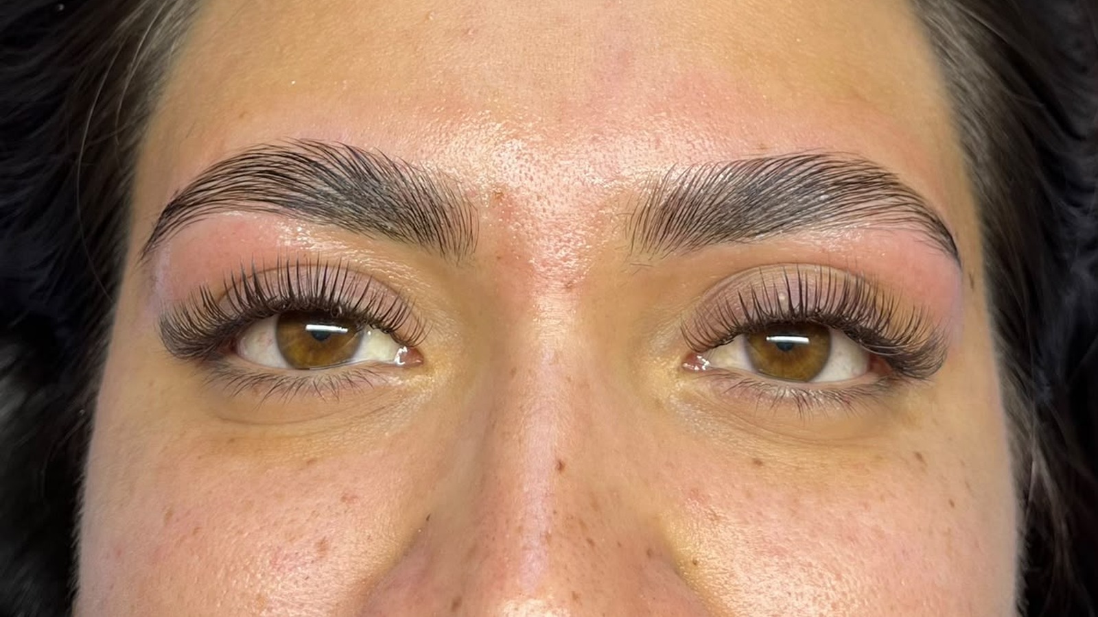 Cejas y pestañas después del diseño en Lunara Studio