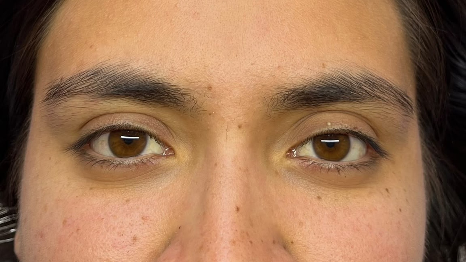 Cejas y pestañas antes del diseño en Lunara Studio